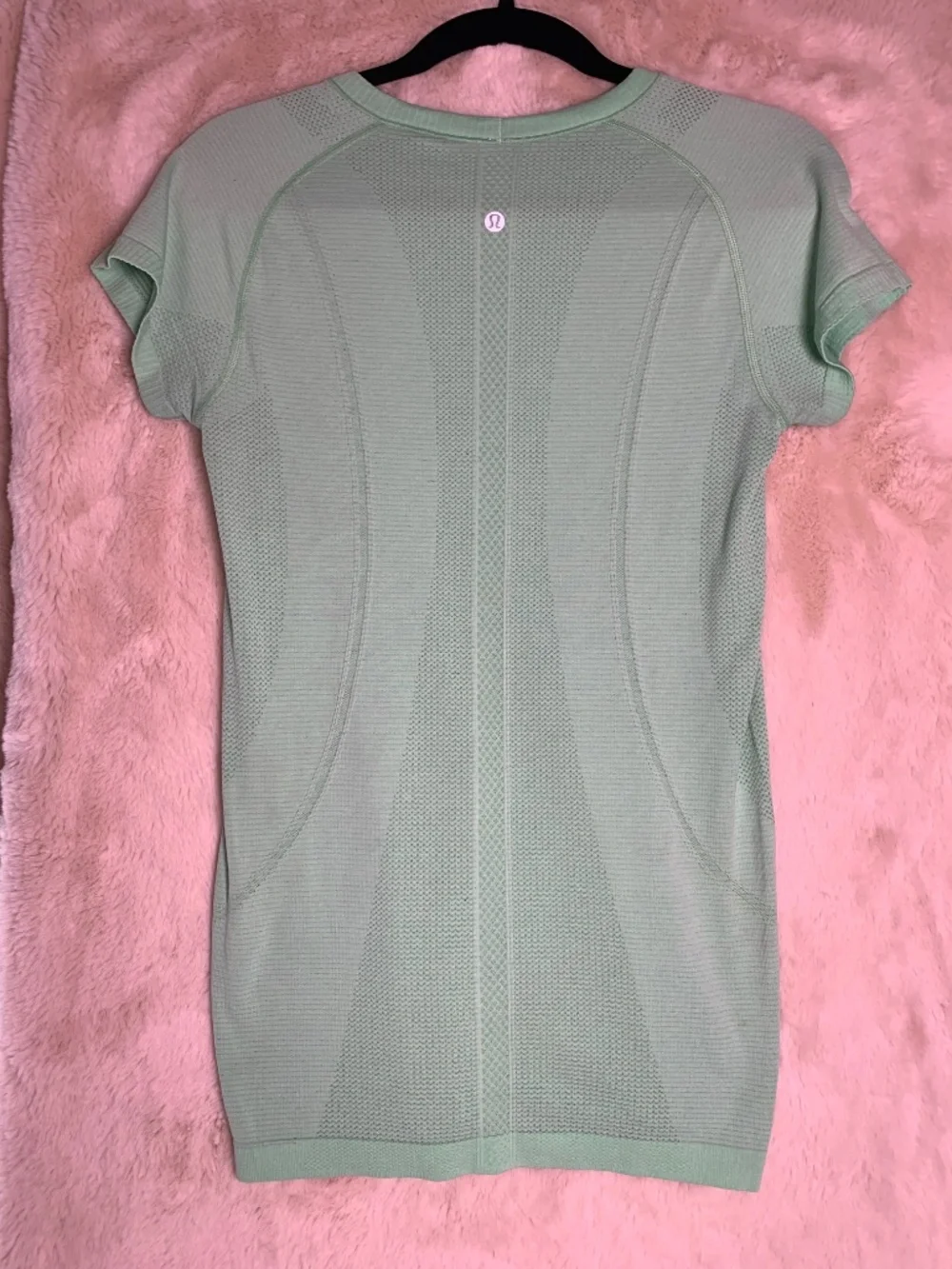 Lululemon light green top sz small